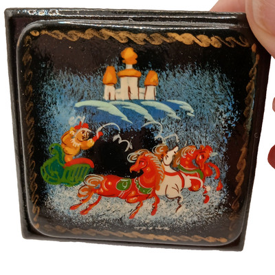 Russian Palekh Troika Horses Laquer Trinket Box Signed Fairytale Vintage 2 Inch