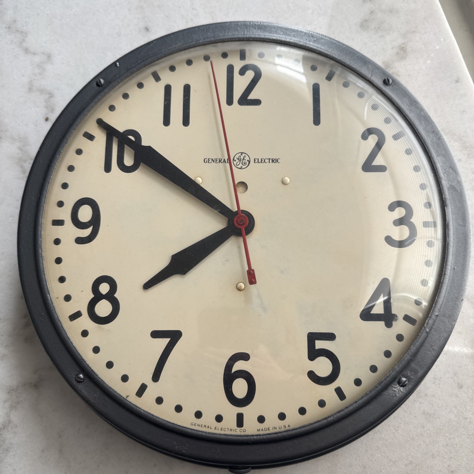 Vintage GENERAL ELECTRIC 14 1/2" Red Eye Industrial Wall School Clock Working GE