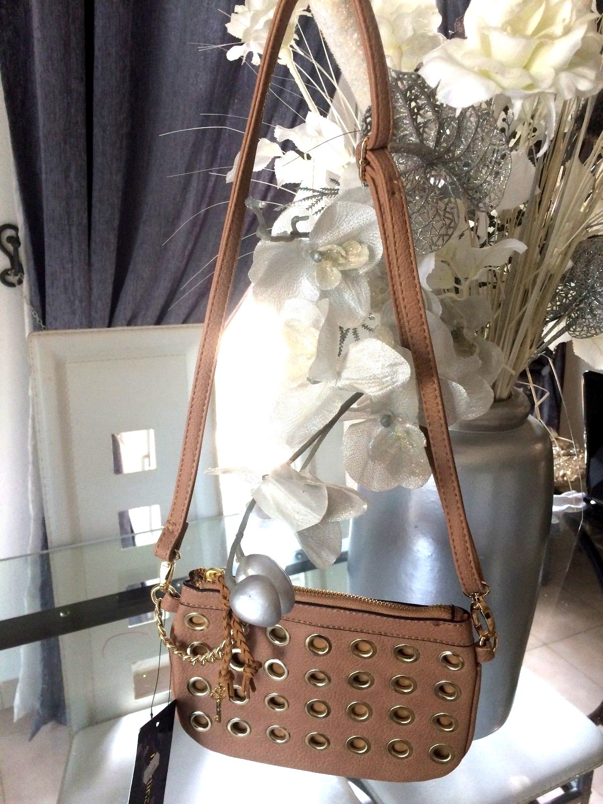 Bolso De Mano Bandolera Color Camel Con Clavos De Oro