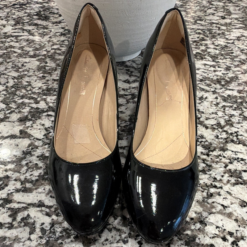 Clarks Women's Black Patent Leather Round Toe Block Pump Slip-On, US 8.5
