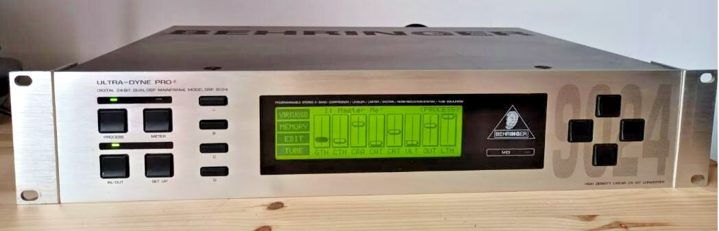 BEHRINGER ULTRA DYNE PRO DSP9024 Processeur de Dynamique Numérique 6 Bandes pour Studio