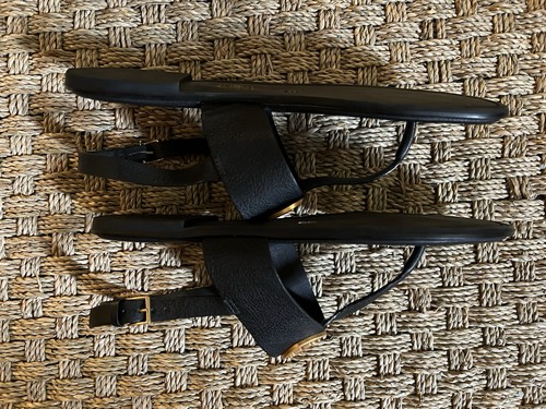 TORY BURCH BENTON 2 FLAT THONG SANDAL black Calf Leather women Gold Logo size 9 - Picture 2 of 5