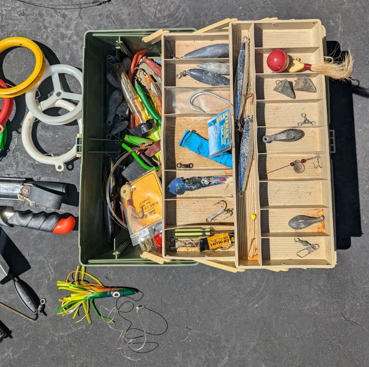 calcutta wheeled tackle box Calcutta: Storage Cal's Universal Reel & Model:LXTS76MMF CNC Titanium Hardware On the outside