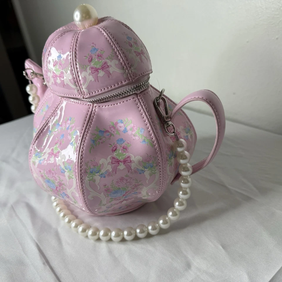 Muñecas Kill Sugar Thrills Tetera Rosa Monedero Imitación Perla Cottagecore Coqueta Foto 3 de 4