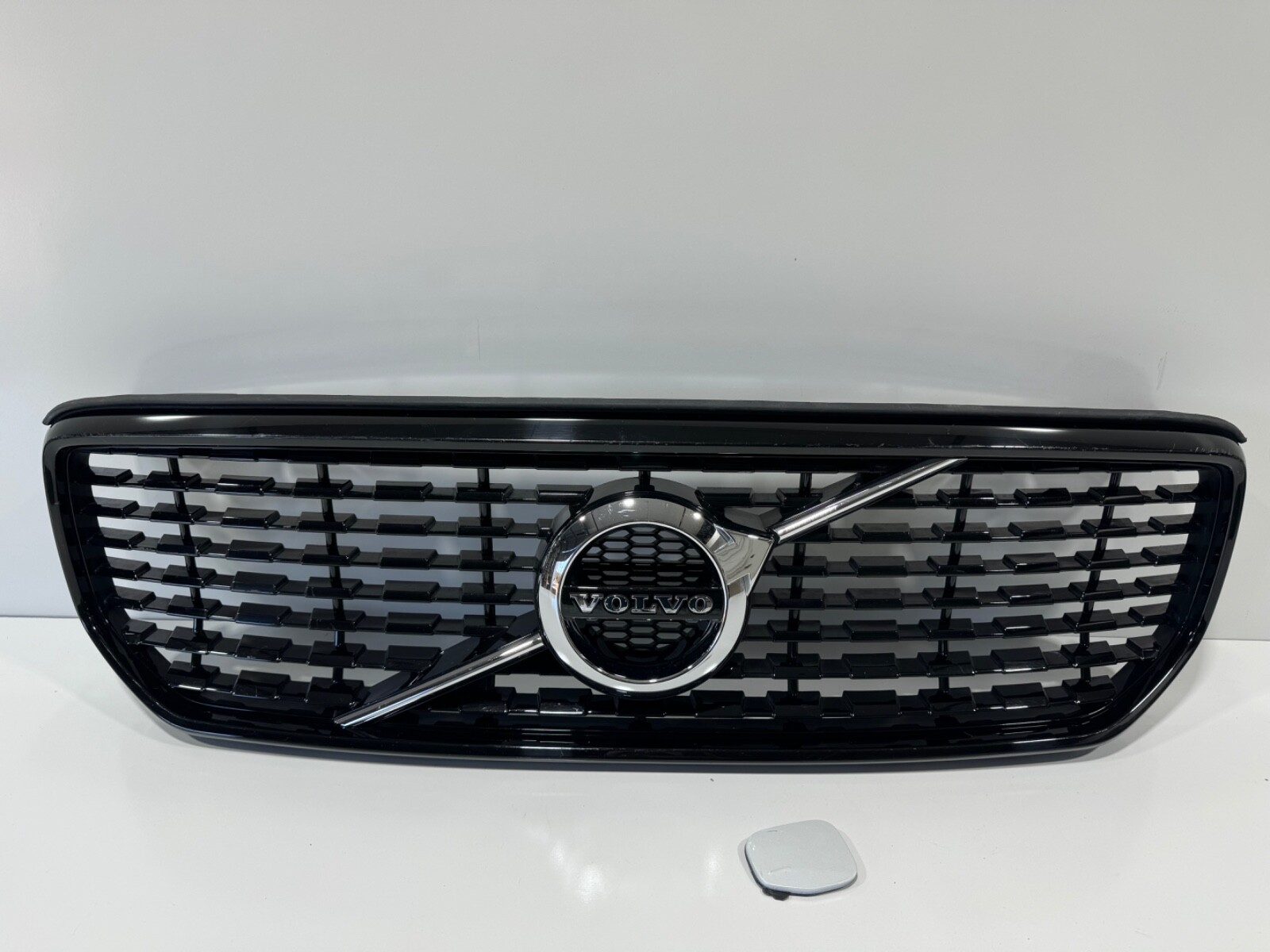 2019-2021 VOLVO XC40 FRONT BUMPER UPPER GRILL OEM 31457346 for  