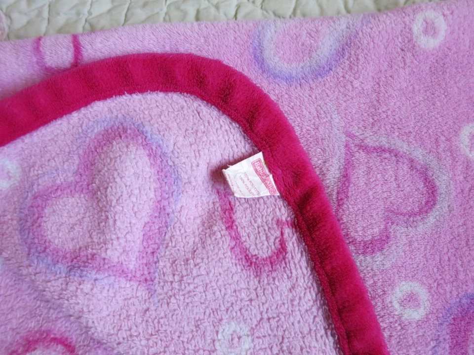 Manta bebé niña felpa poliéster rosa púrpura corazones callejón para bebés usada en excelente estado Foto 2 de 3