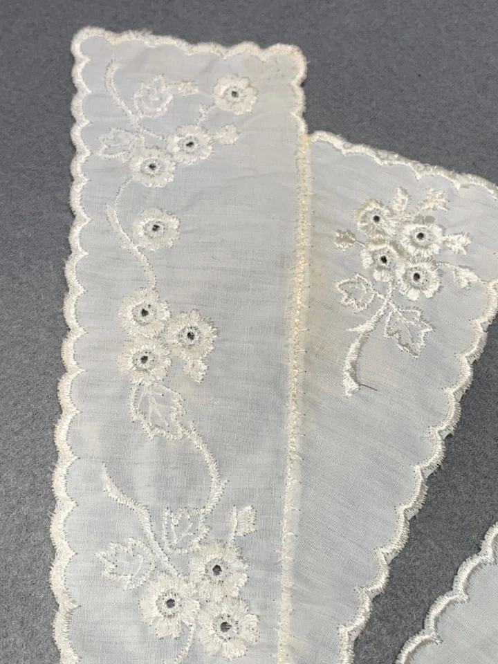 Vintage Embroidered Lace Collar with Floral Design - Image 3 of 4