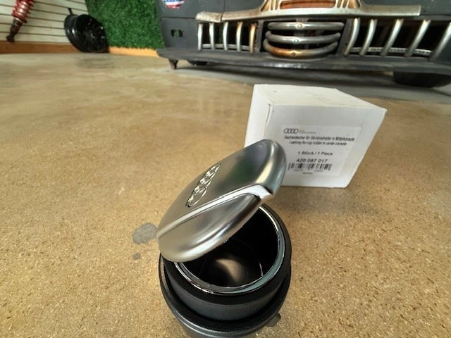 (1) Cenicero corto de aluminio portavasos Audi R8 420087017 - igual que concesionario Foto 2 de 4