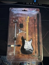 SD Toys Fender Stratocaster 1:6 scale guitar Series 1 New FREE SHIPPING