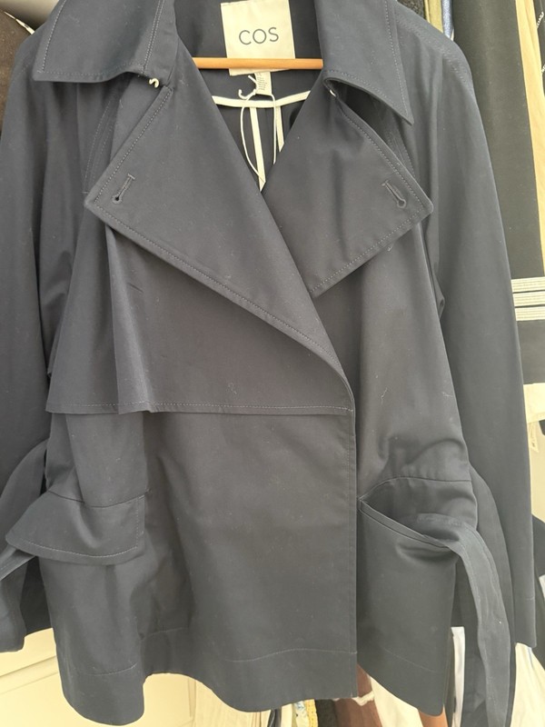 Women’s COS Solid Short Belted Trench Coat in Navy Size 10( 44”B) NWT