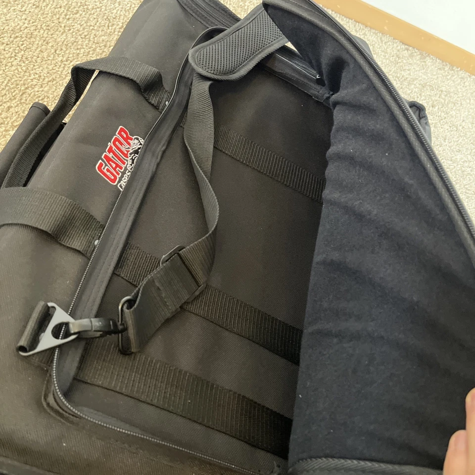 Gator Cases G-LCD-TOTE SMX2 Padded Dual Transport Bag for 19-inch - 24-inch LCD - Image 4 of 4