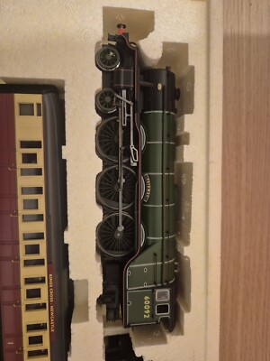 NEU UND VERPACKT Hornby R2363M The Northumbrian Zugpackung limitierte Auflage mit Echtheitszertifikat