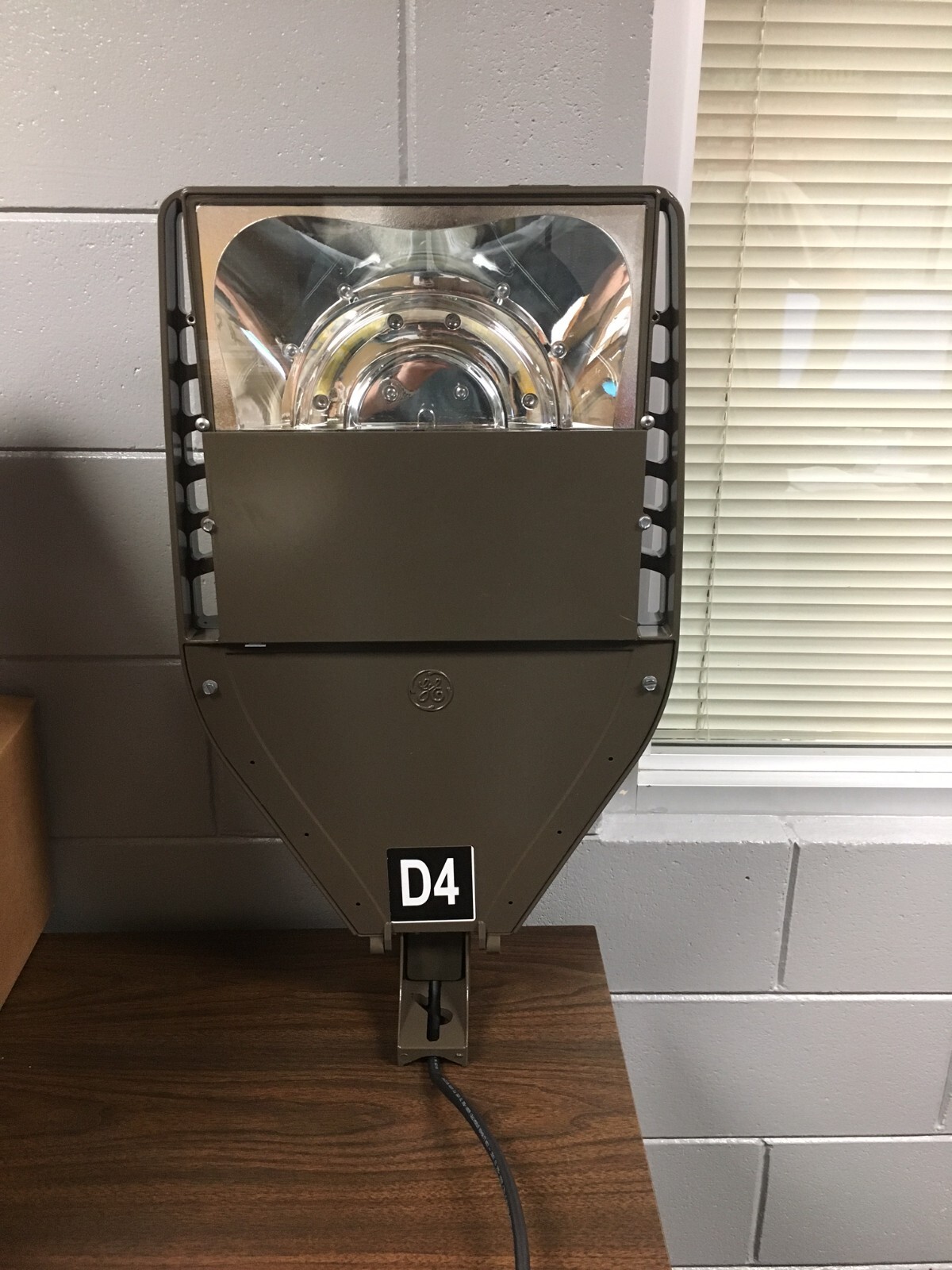 NEW GE CURRENT Parking Lot Light Fixture, EALS 01 0 D4 AF 740 N A D1