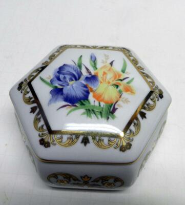 BOUQUETS OF LOVE-LOVE ME TENDER-FINE PORCELAIN MUSIC BOX-HERITAGE HOUSE LIMIT