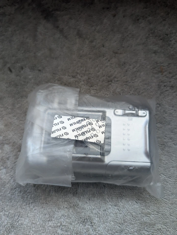 Fujifilm Digital Camera FinePix A330 3.2MP Silver Tested Brand New - Image 2 of 2