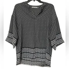 Violet & Claire Black and White 3/4 Sleeve Boxy Blouse - Size M