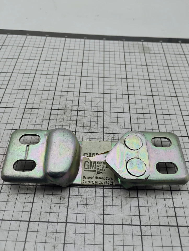Ударная пластина защелки двери Chevrolet GMC Truck 1957-59 GM 3753185 LH новая из старых запасов сделано в - Изображение 3 из 4