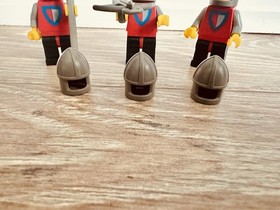 ++++Lot of 3 LEGO Minifigure Yellow Knight Classic Castle 375 6075 6077++++