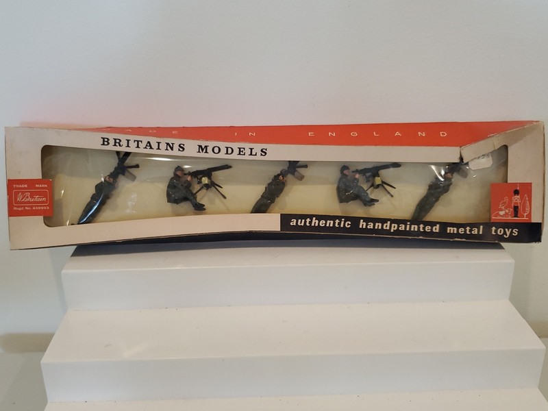 VINTAGE BRITAINS TOY SOLDIER SET #9149 BOXED BRITISH MACHINE GUNNERS ENGLAND