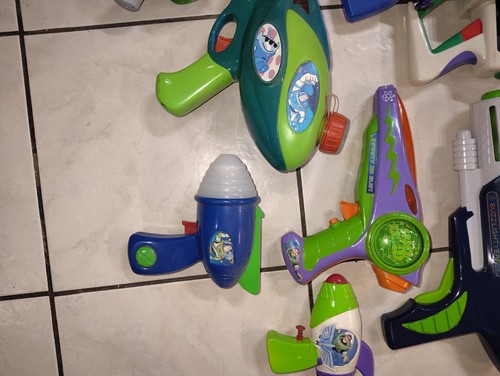 BUZZ LIGHTYEAR RAY GUNS LOT - Picture 8 of 9