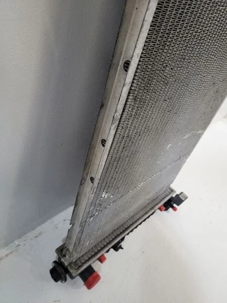 GMC SIERRA 1500 PICKUP 2005-2013 Radiator 4.3L 15841572 Foto 4 de 4