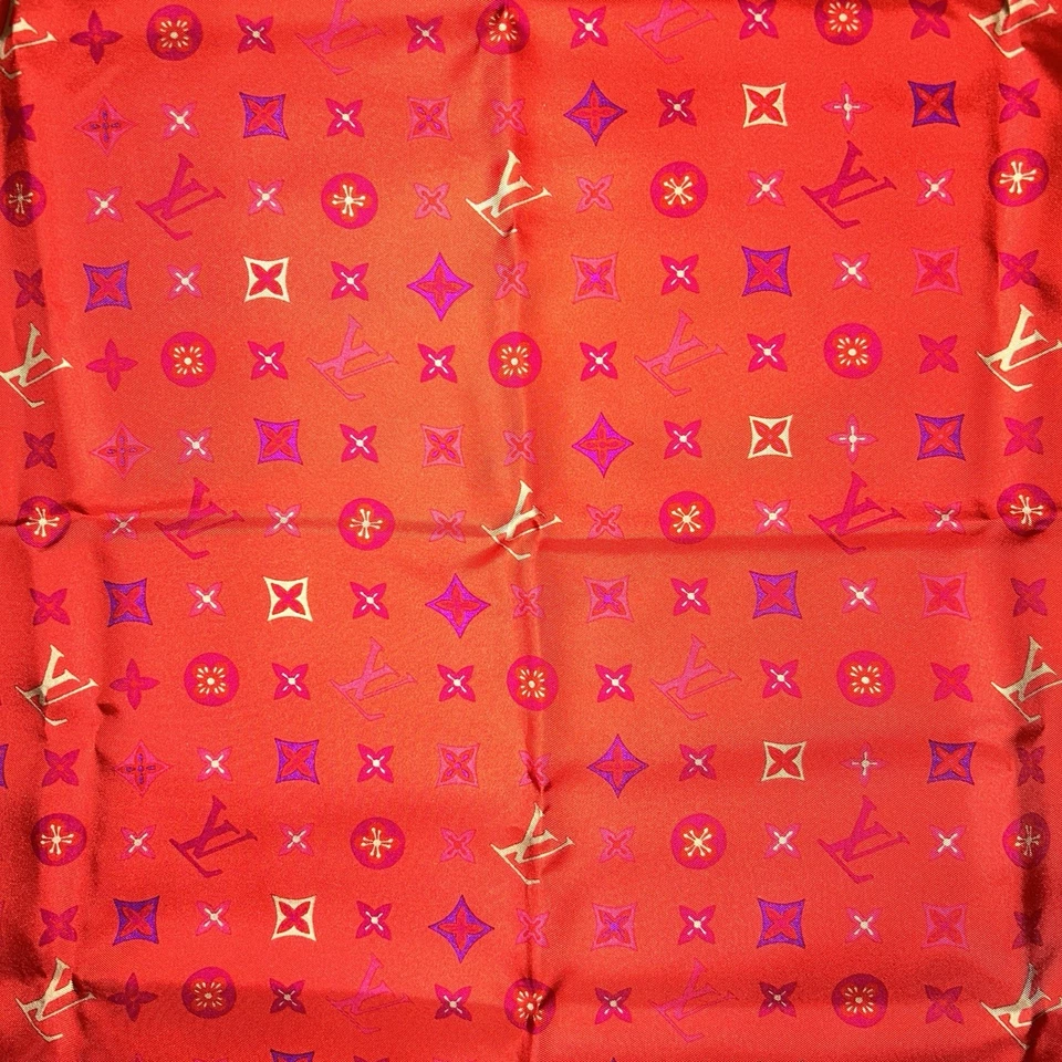 Raro Louis Vuitton Bufanda de Seda 26X26” Rojo Púrpura Magneta Bandana con Caja Auténtico Foto 4 de 4