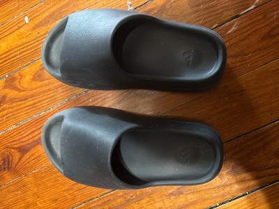 mens black adidas yeezy slide size 8