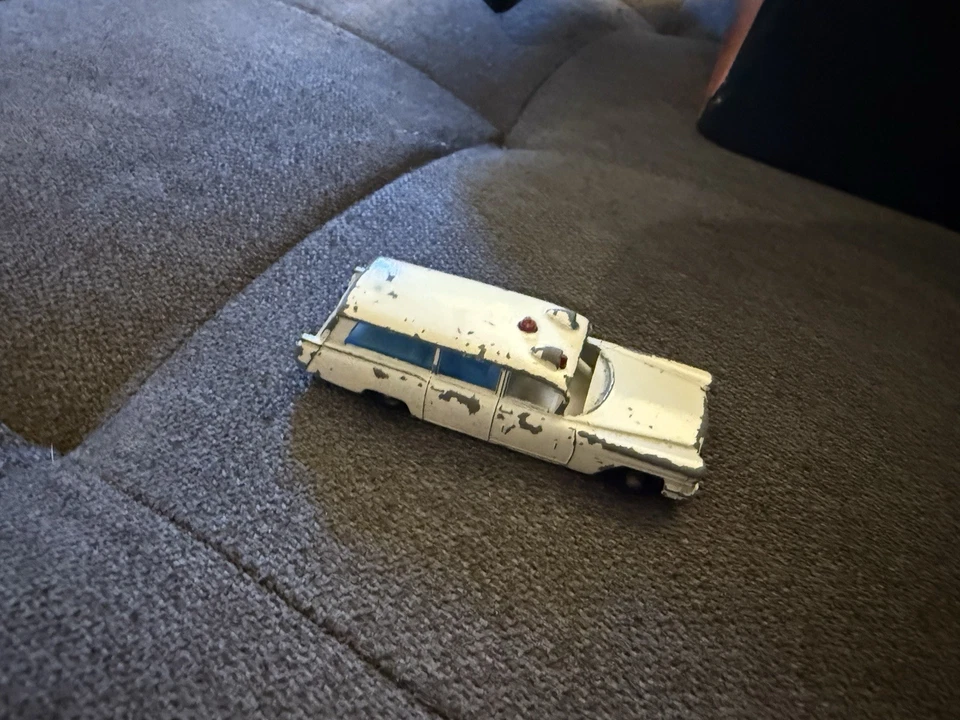 Ambulancia vintage Lesney Matchbox # 54 S&S Cadillac Foto 2 de 4