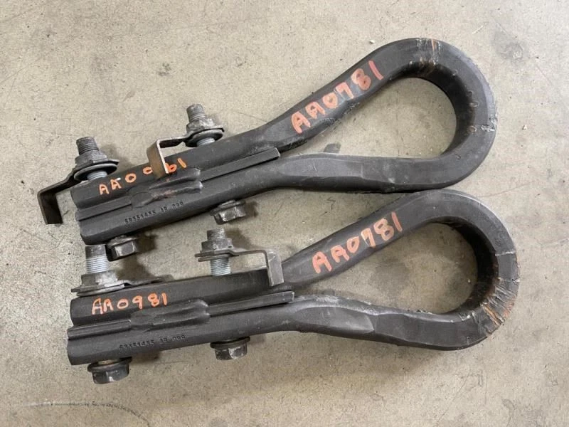 Dodge Ram 5500 2019 6,7 L 4x4 cabina/chass usado par de ganchos de remolque delanteros izquierdo derecho Foto 2 de 4