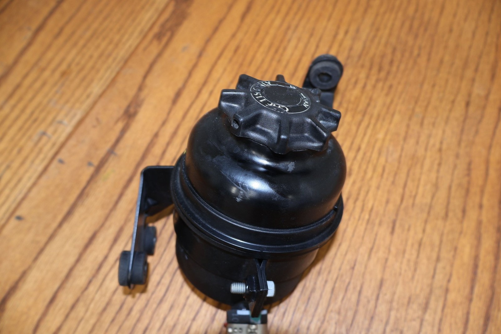 Aston Martin V8 Vantage 2010 Lower Power steering reservoirs Set