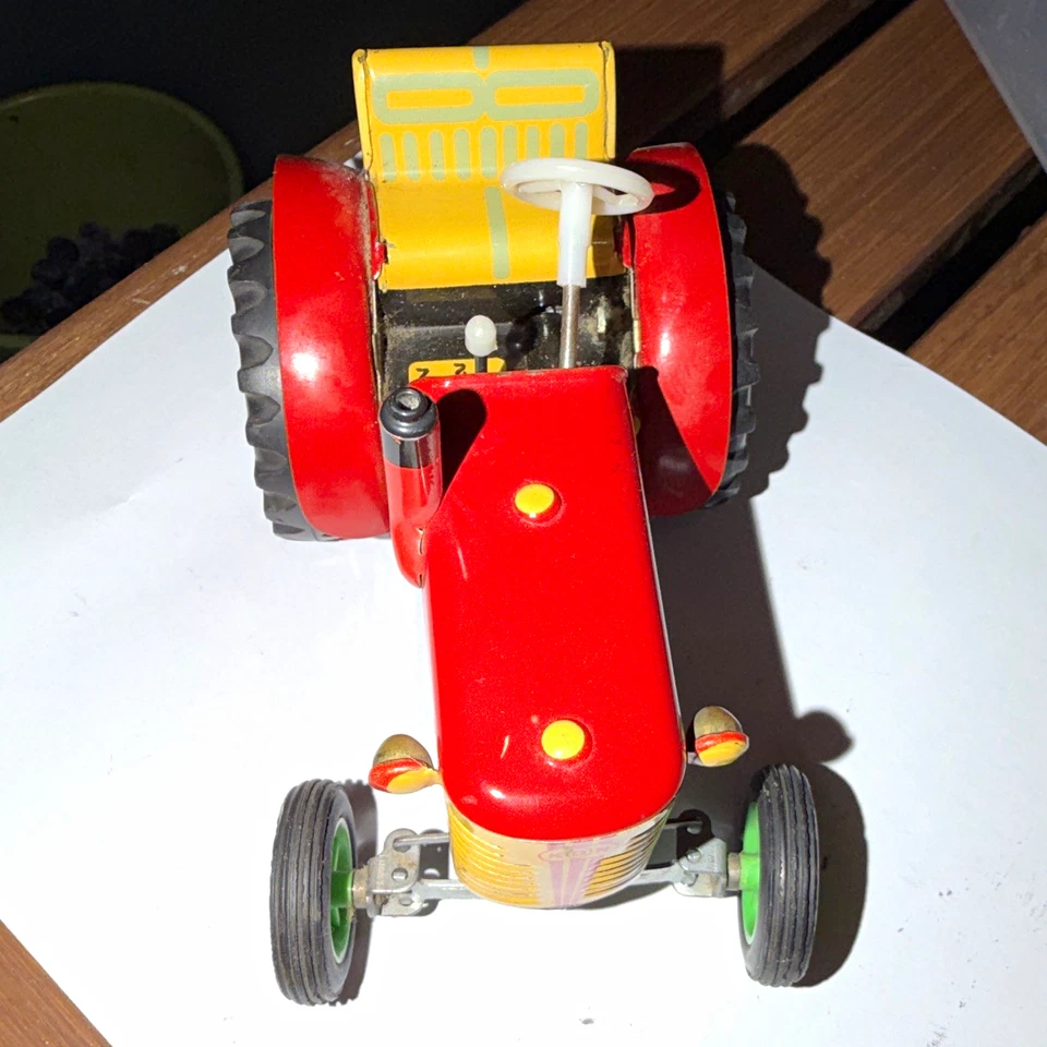Blechspielzeug Traktor rot/gelb mit Anhängekupplung, Kette, Lenkrad JL - Bild 1 von 4