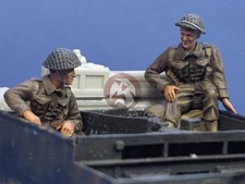 Resicast 1/35 British RA Universal Carrier / T-16 Stowage & Crew (2 Figs) 352305