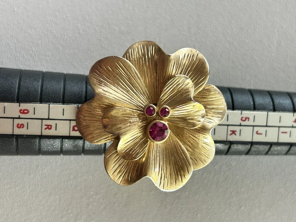 Anillo Lia Sophia Flor Azalea Distintivo Con Piedras Rosa Caliente Oro Mate Talla 7 Foto 2 de 4