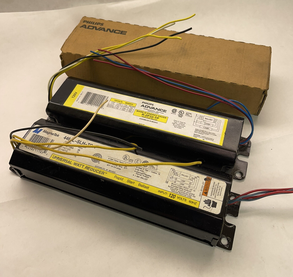 & ADVANCE Rapid Start Ballasts R2P32TP 120V 60Hz/ 446LSLH