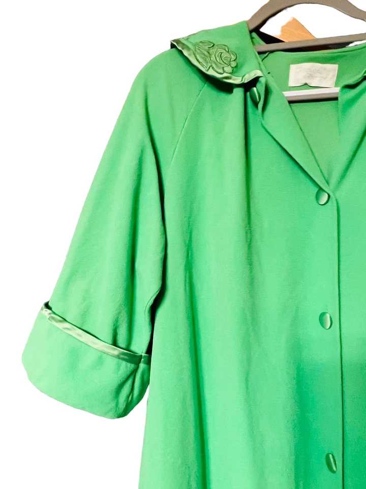 Albornoz para mujer Gossard Artemis vintage de fieltro verde con botones talla mediana Foto 3 de 4