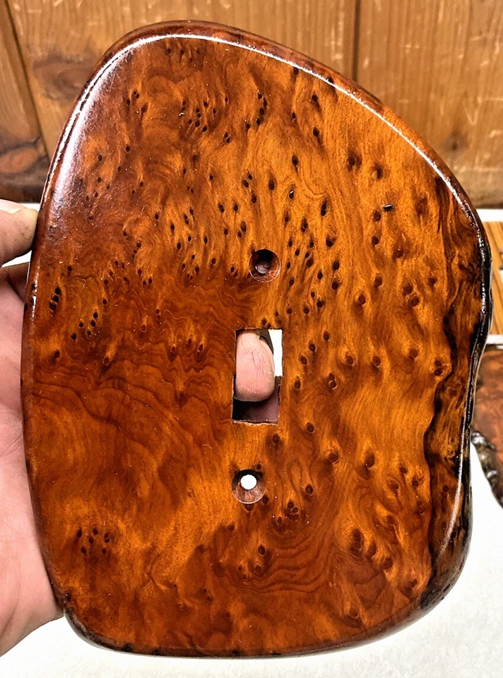 ¡Obra de arte! Cubierta de placa de interruptor de palanca eléctrica de madera de burl de borde vivo vintage Y Foto 2 de 4