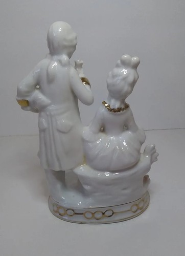 ANTIQUE CAPODIMONTE COURTING COUPLE FIGURINE IN WHITE & GOLD/ CROWN OVER N MARK - Picture 5 of 9
