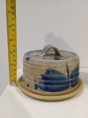 Vintage Studio Pottery Butter / Cheese Dish Dome With Handle 14cm Stoneware - Picture 6 of 7