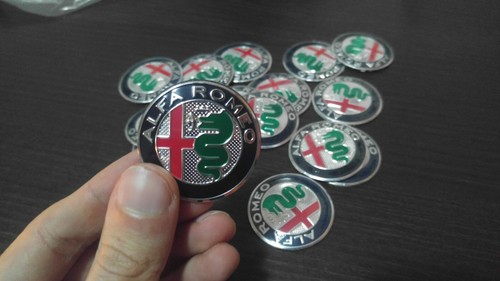 Kit Stemmi Alfa Romeo Neri - Set Di 7 Pezzi Per Modelli Giulietta, Mito, 147, 156, 159, Logo Cromato Su Sfondo Nero