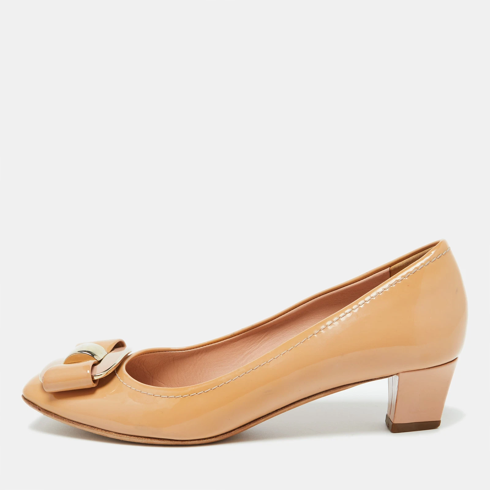 Escarpins Dior beige en cuir verni taille 37,5