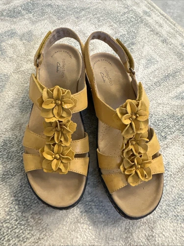 Sandali Clarks Collezione Ritagliati in Pelle Giallo