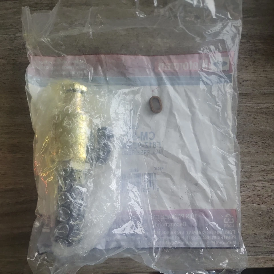 Regulador de presión de inyección de combustible OEM Motorcraft 7,3 L CM-5013 F81Z-9C968-AB Foto 2 de 2