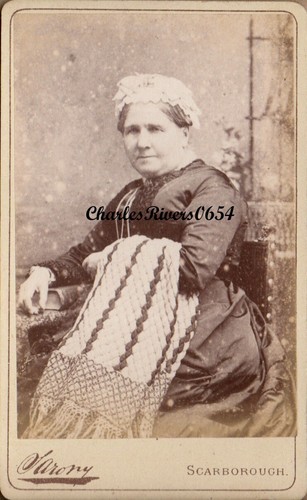 SCARBOROUGH CDV ALTE DAME MOTORHAUBE, STRICKDECKE VIKTORIANISCHE MODE FOTO