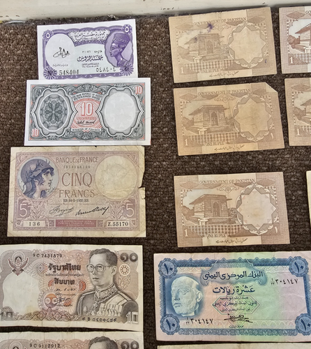 COLLECTION OF 37 X VINTAGE WORLD BANKNOTES BRITISH PAKISTAN FRANCE EGYPT YEMEN - Picture 4 of 10