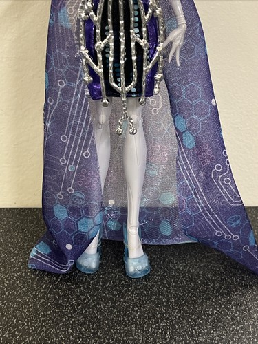 Muñeca Monster High Elle Eedee Boo York Ghoulfriends - Imagen 4 de 10