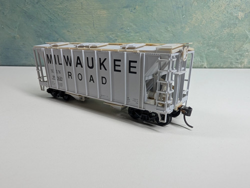 Tolva cubierta escala HO Bowser Milwaukee Road MILW #99423 LEER | Zustand: Used