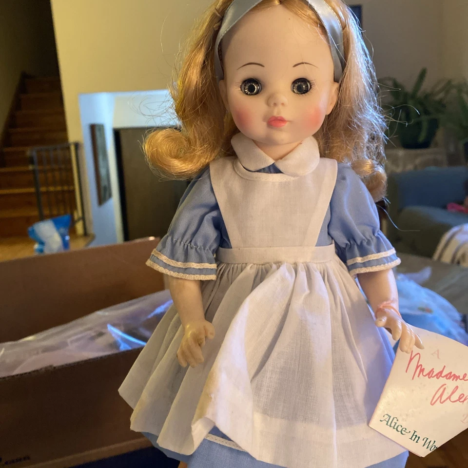 Madame Alexander Alice In Wonderland #1552 Vintage Collectable Doll Original Tag - Image 2 of 4