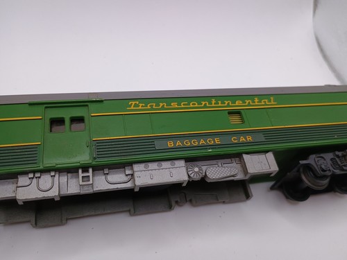 Triang Transcontinental Baggage Car Green - Picture 2 of 4