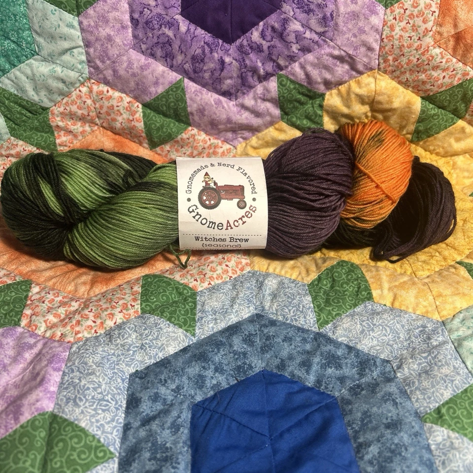 Lote De 2 Madejas De Halloween Calcetín Hilo Lana Merino Gnomo Acres Y Miss Babs Foto 2 de 4