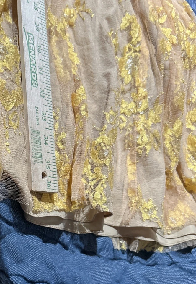 Vera Wang Lavender Label dress Size 6 Tan/Yellow Lace Floral flowy - Image 4 of 4